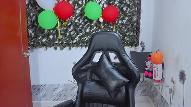 Sarahbrowm  online show from October 28, 2:45 am