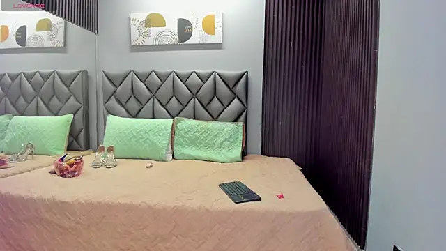 Andrew Taylor09 online show from February 25, 8:30 pm