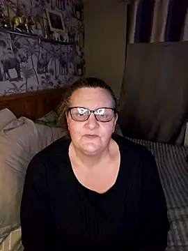 MissQueenBeex online show from February 25, 8:08 pm