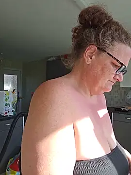 MissQueenBeex online show from May 24, 8:03 am