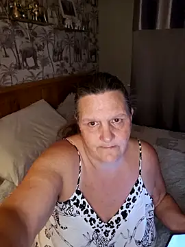 MissQueenBeex online show from October 28, 10:09 pm