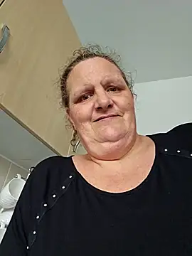 MissQueenBeex online show from May 9, 1:36 pm