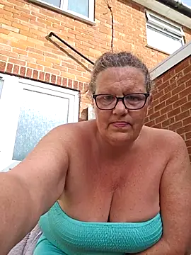 MissQueenBeex online show from June 2, 7:19 am