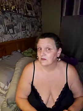 MissQueenBeex online show from February 27, 8:30 pm