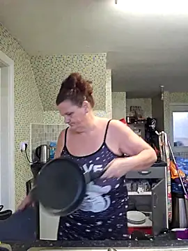 MissQueenBeex online show from December 14, 12:33 pm