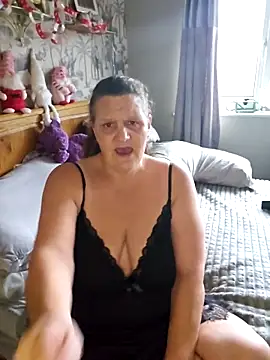 MissQueenBeex online show from December 18, 11:03 am