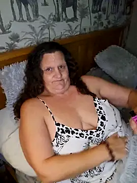 MissQueenBeex online show from November 2, 1:21 am