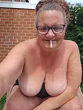 MissQueenBeex online show from May 28, 2:23 pm