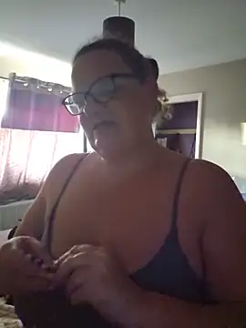 MissQueenBeex online show from May 25, 7:23 pm