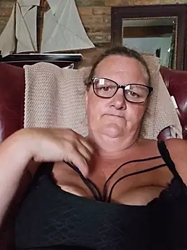 MissQueenBeex online show from July 6, 4:31 pm