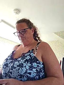 MissQueenBeex online show from May 2, 1:38 pm