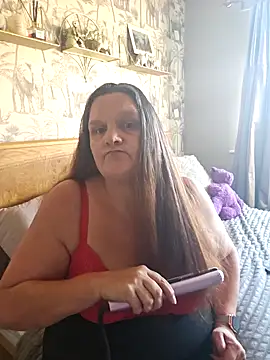 Snapshot of MissQueenBeex chatting on September 28, 3:41 pm MissQueenBeex online show from September 28, 3:41 pm