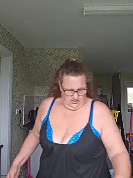 MissQueenBeex online show from May 21, 9:50 am
