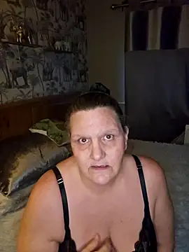 MissQueenBeex online show from April 2, 6:47 pm