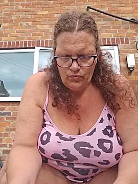 MissQueenBeex online show from June 17, 8:25 am