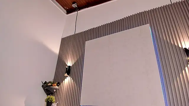 Emmazc  online show from November 22, 8:40 pm