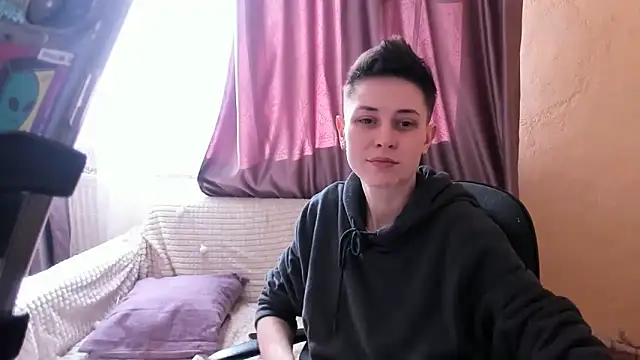 Snapshot of CHARM_ chatting on March 22, 12:25 pm CHARM online show from March 22, 12:25 pm