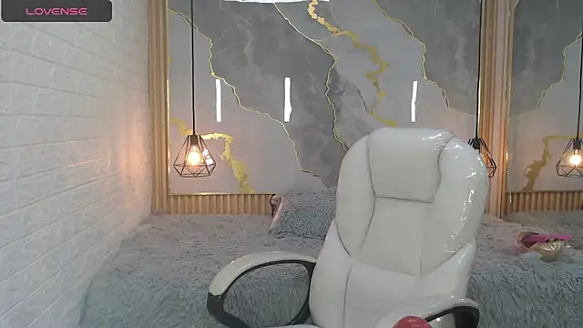 Snapshot of nei_girl chatting on October 14, 1:01 pm nei girl online show from October 14, 1:01 pm