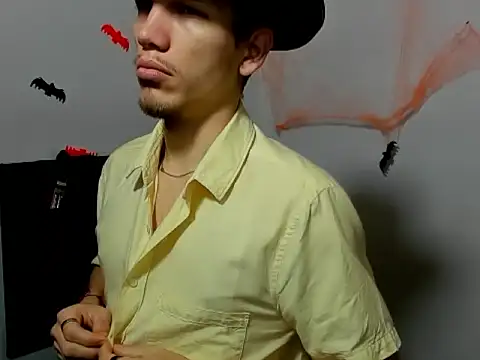 Snapshot of kevinkewman chatting on October 25, 12:17 pm kevinkewman online show from October 25, 12:17 pm