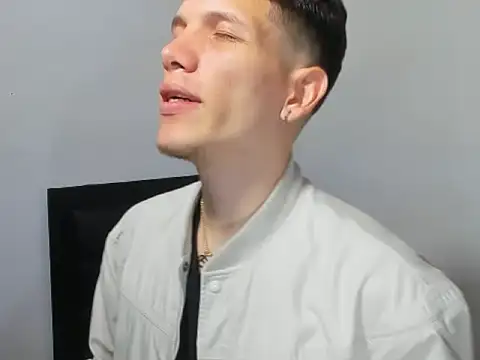 Snapshot of kevinkewman chatting on November 30, 10:05 am kevinkewman online show from November 30, 10:05 am