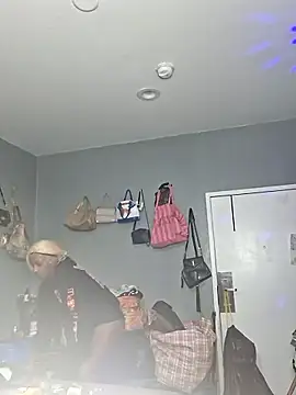 ItsBarbieBitcxxxx69 online show from November 15, 3:27 pm