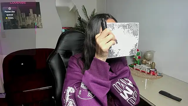 Laila Angels online show from December 22, 7:03 pm