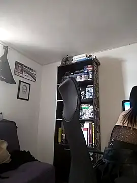 KARINNA  RAVEN online show from March 8, 8:01 pm