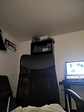 Snapshot of KARINNA__RAVEN chatting on December 13, 10:05 pm KARINNA RAVEN online show from December 13, 10:05 pm