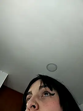 Snapshot of KARINNA__RAVEN chatting on October 23, 1:37 am KARINNA RAVEN online show from October 23, 1:37 am