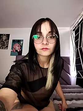 KARINNA  RAVEN online show from March 14, 11:00 pm