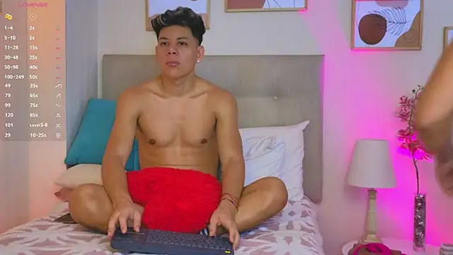 Snapshot of Almiboys chatting on November 14, 12:25 am Almiboys online show from November 14, 12:25 am