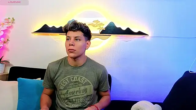 Snapshot of Almiboys chatting on November 21, 1:04 am Almiboys online show from November 21, 1:04 am