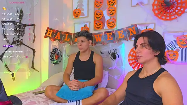 Snapshot of Almiboys chatting on October 8, 11:16 pm Almiboys online show from October 8, 11:16 pm
