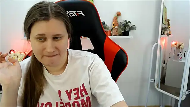 Lucky Lana online show from March 6, 3:45 am