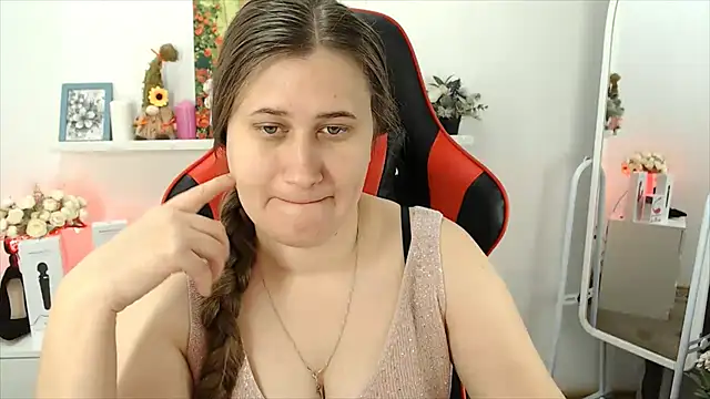 Snapshot of Lucky_Lana chatting on September 21, 2:39 am Lucky Lana online show from September 21, 2:39 am