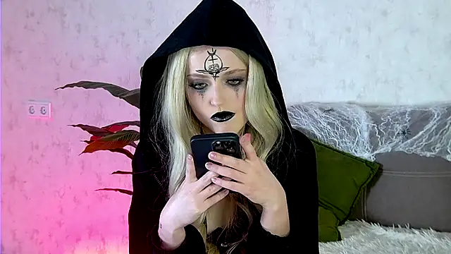 AshleyD  online show from October 31, 5:09 pm