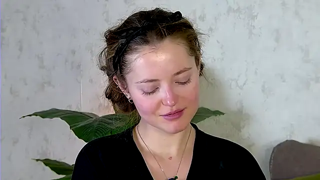 AshleyD  online show from December 5, 1:32 pm