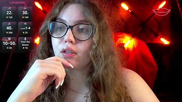 LuxSopphia online show from November 2, 8:25 pm