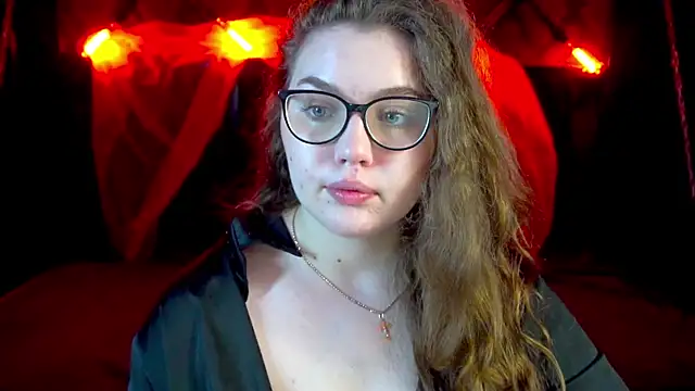 LuxSopphia online show from November 4, 8:12 pm