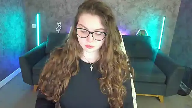 LuxSopphia online show from April 12, 7:06 pm