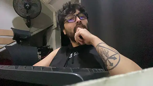 Freakydrag online show from November 14, 3:54 am