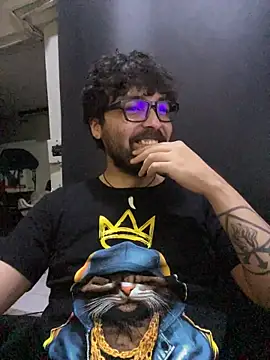 Freakydrag online show from November 15, 4:05 am