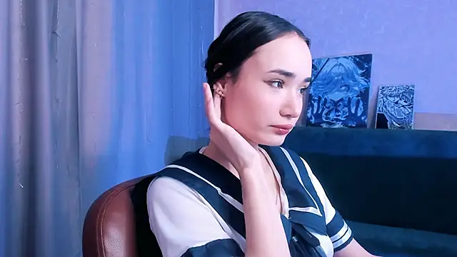 Snapshot of Lillllos chatting on February 8, 7:06 am Lillllos online show from February 8, 7:06 am