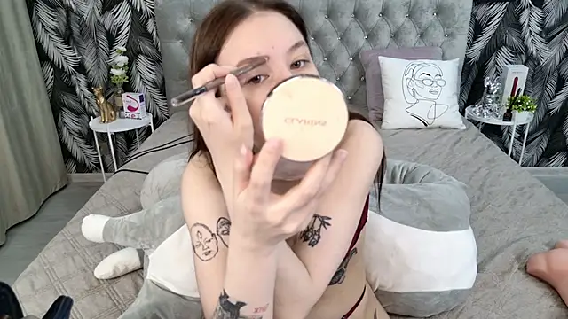 CarolineTenders online show from January 13, 1:20 am