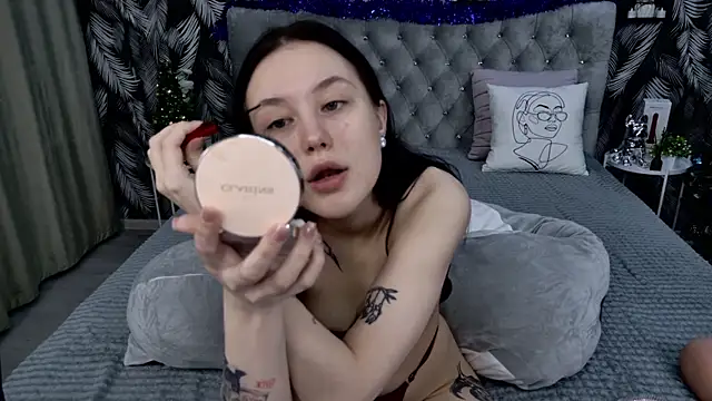 CarolineTenders online show from December 22, 1:17 am