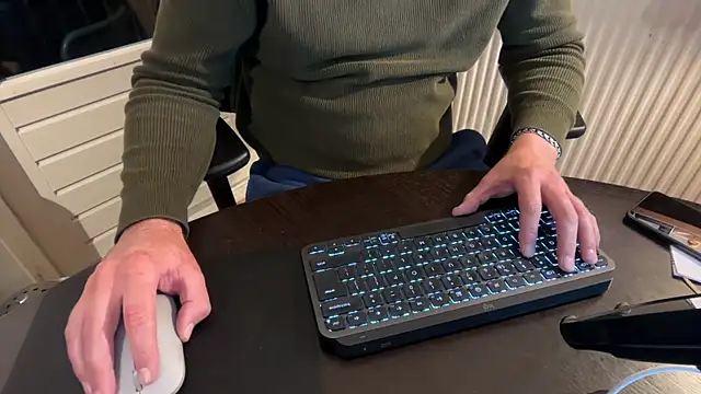 Snapshot of MaxiDimi chatting on October 30, 9:55 pm MaxiDimi online show from October 30, 9:55 pm