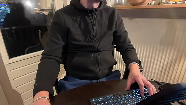 Snapshot of MaxiDimi chatting on October 29, 10:09 pm MaxiDimi online show from October 29, 10:09 pm