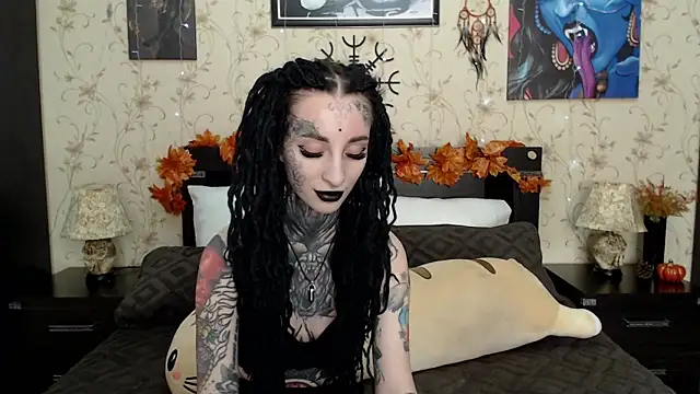 Snapshot of Velvetbat chatting on November 7, 7:02 am Velvetbat online show from November 7, 7:02 am