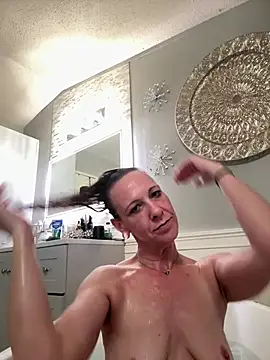 Lilbeezie81 online show from February 11, 8:41 pm