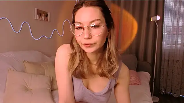 Lilo Sims online show from October 8, 3:41 am